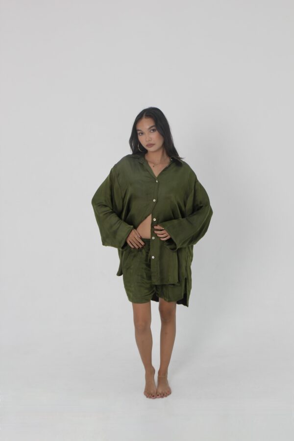 aisyah silk set front olive